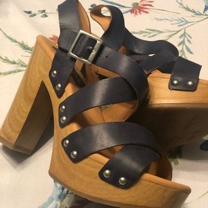 NWOT never worn super fun & funky Navy Blue Korks